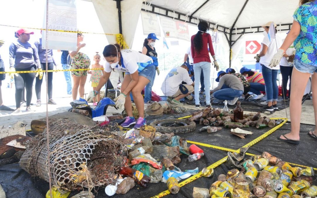 Jornada de limpieza en la desembocadura del Río Gaira