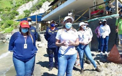 Alcaldesa Virna Johnson inspecciona avances en implementación de protocolos de bioseguridad para reapertura de playas