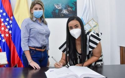 Alcaldesa Virna Johnson posesiona a nueva directora de Turismo